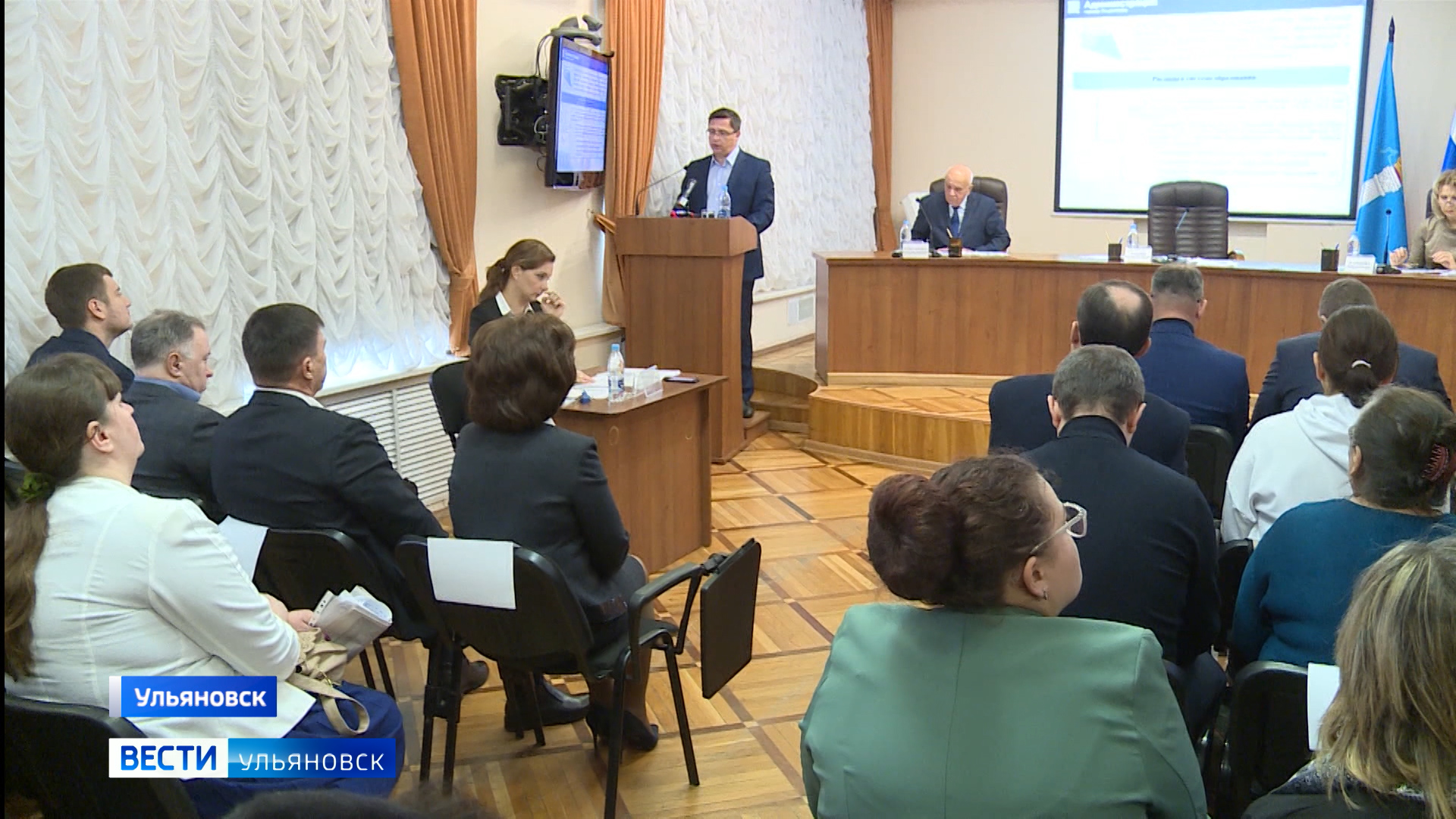 В городской администрации прошли публичные слушания бюджета Ульяновска на 2023 год